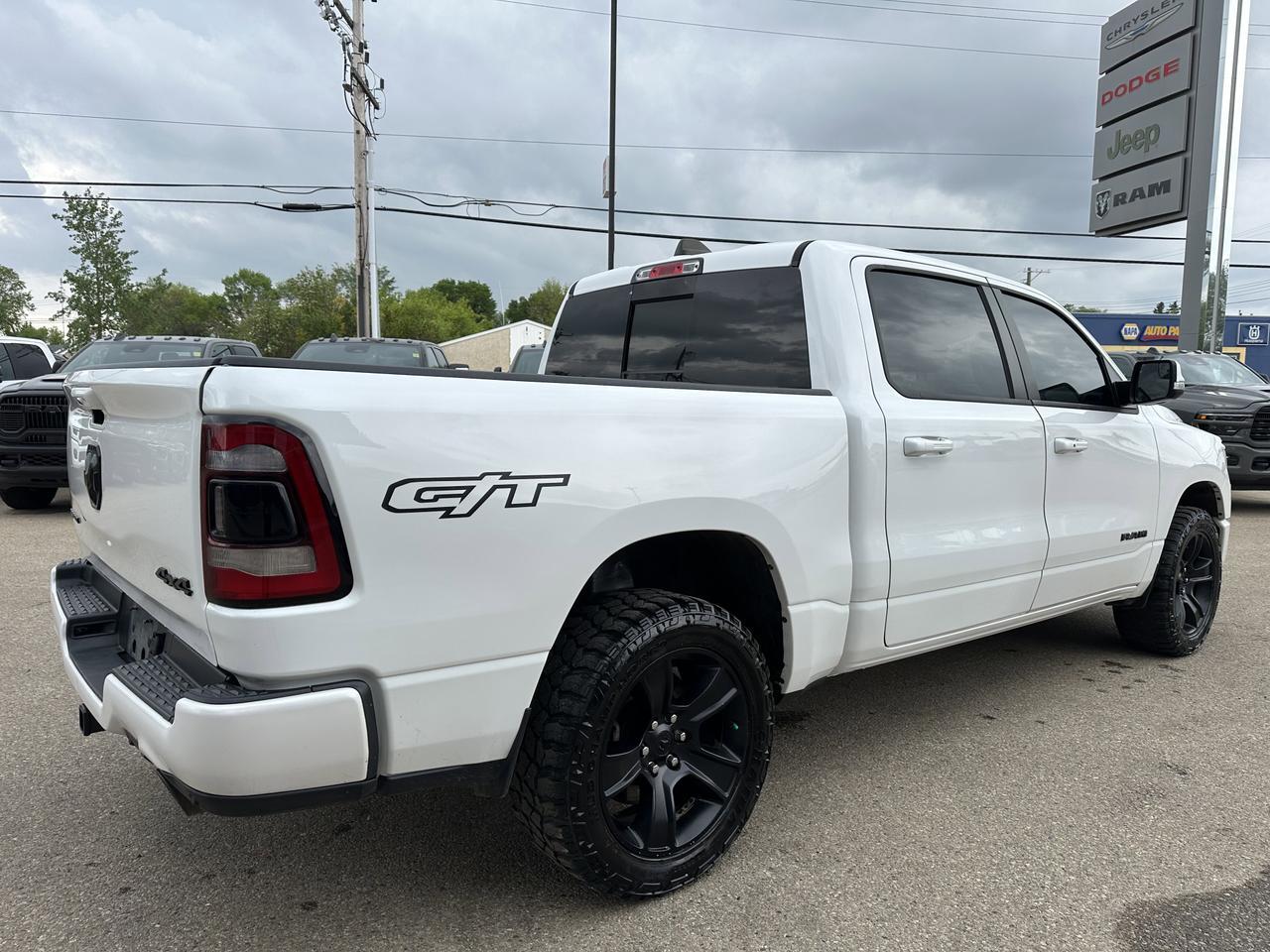 2022 Ram 1500 Sport Crew Cab 4x4 | HEMI V8 eTorque | Pano Sunroof | 12IN Touchscreen | NAV | Heated Seats Redwater AB