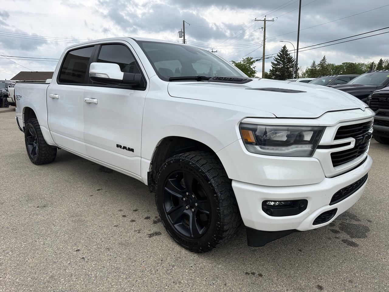 2022 Ram 1500 Sport Crew Cab 4x4 | HEMI V8 eTorque | Pano Sunroof | 12IN Touchscreen | NAV | Heated Seats Redwater AB