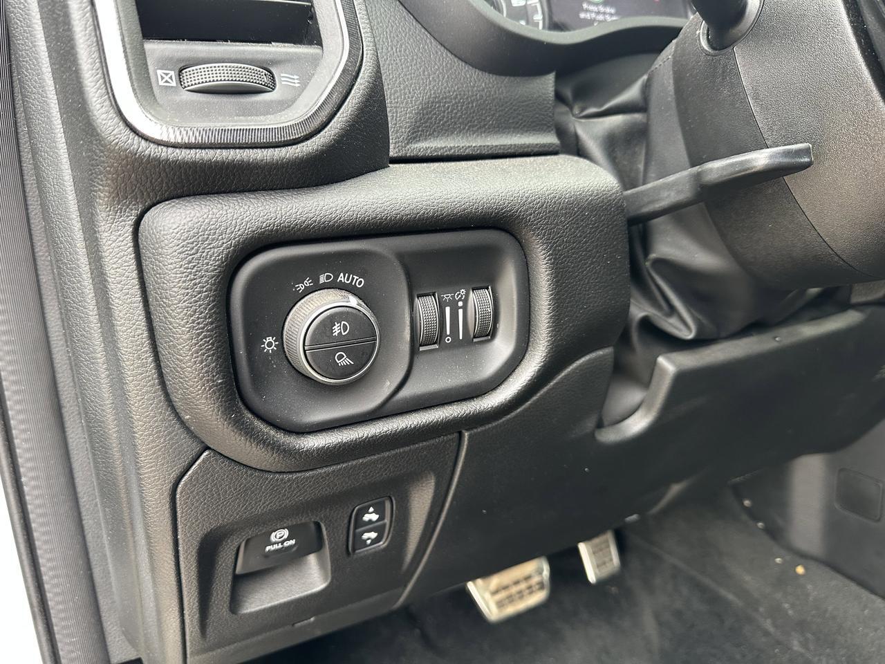 2022 Ram 1500 Sport Crew Cab 4x4 | HEMI V8 eTorque | Pano Sunroof | 12IN Touchscreen | NAV | Heated Seats Redwater AB