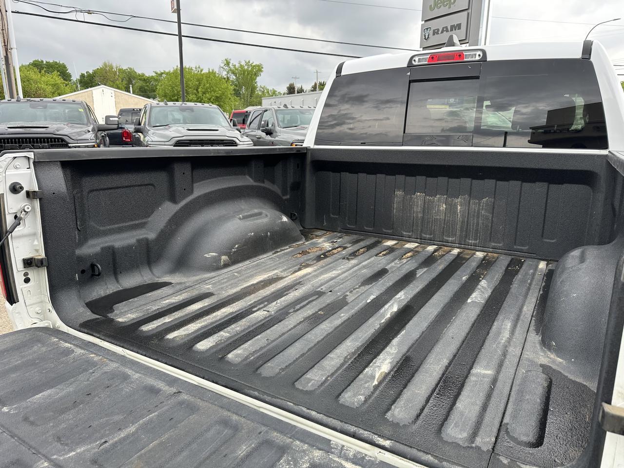2022 Ram 1500 Sport Crew Cab 4x4 | HEMI V8 eTorque | Pano Sunroof | 12IN Touchscreen | NAV | Heated Seats Redwater AB