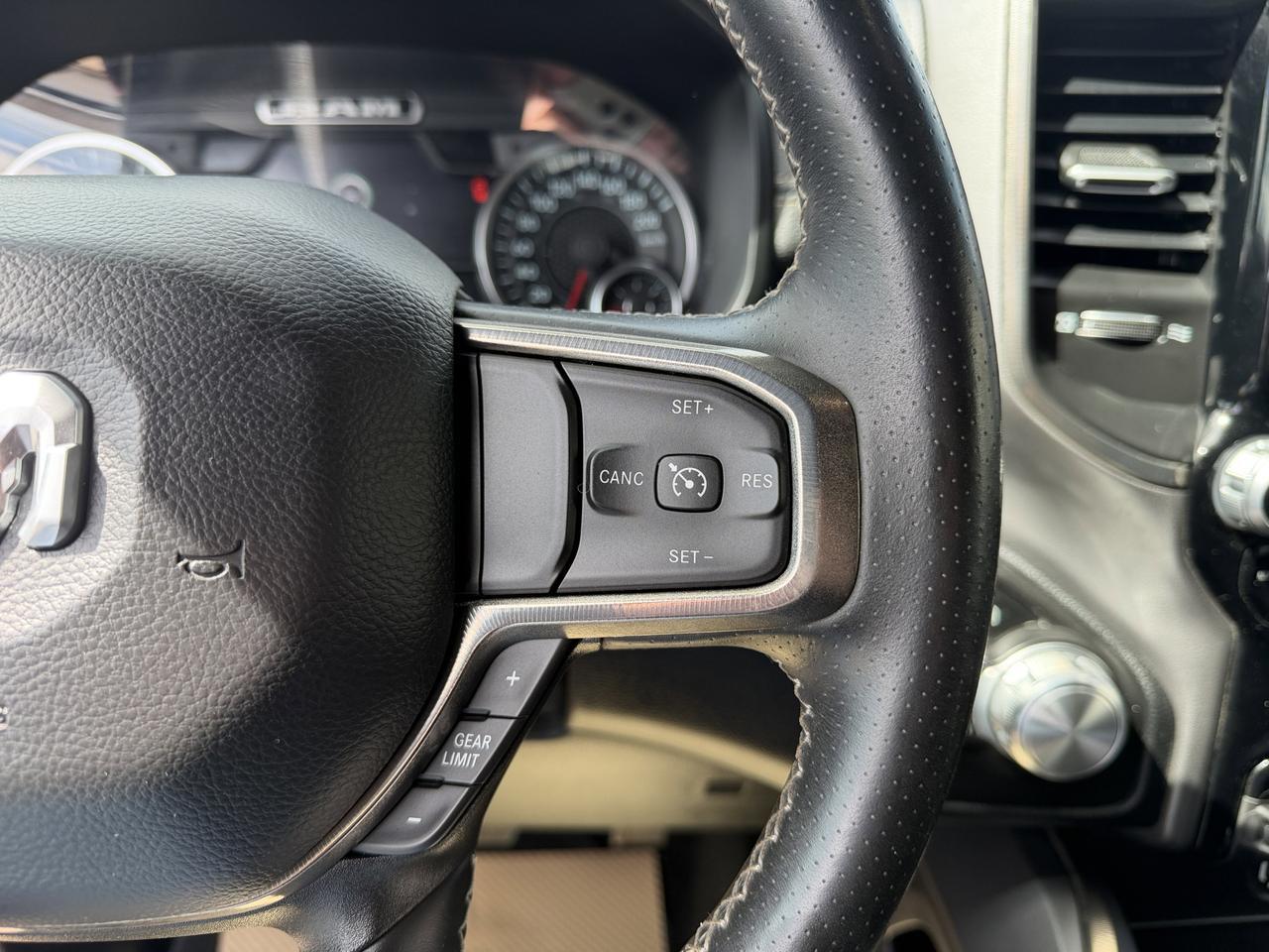 2022 Ram 1500 Sport Crew Cab 4x4 | Low KMs | HEMI V8 | 12IN Touchscreen | NAV | Heated Seats | Remote Start Redwater AB