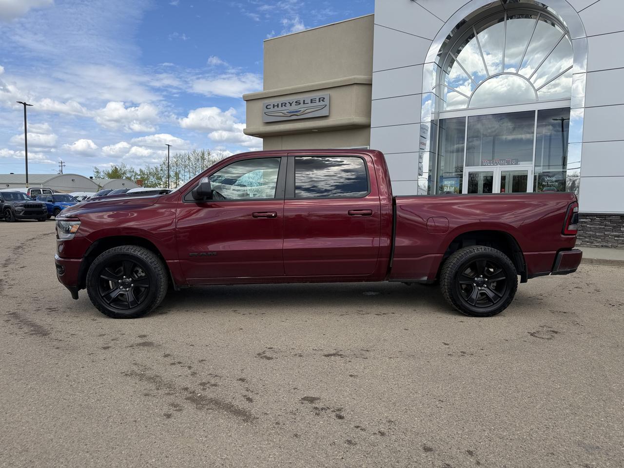 2022 Ram 1500 Sport Crew Cab 4x4 | Low KMs | HEMI V8 | 12IN Touchscreen | NAV | Heated Seats | Remote Start Redwater AB