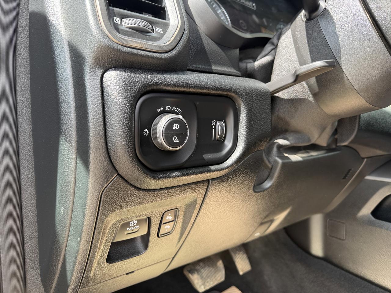 2022 Ram 1500 Sport Crew Cab 4x4 | Low KMs | HEMI V8 | 12IN Touchscreen | NAV | Heated Seats | Remote Start Redwater AB