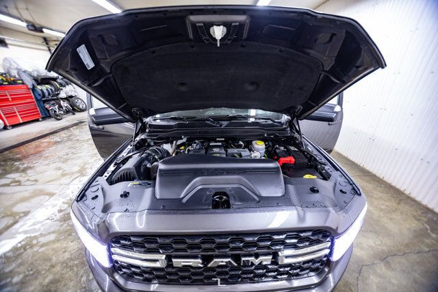 2022 Ram 2500 4x4 Crew Cab Big Horn Diesel Nav Roof BCam Red Deer AB