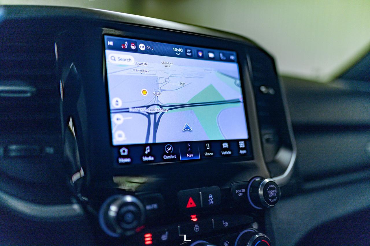 2022 Ram 2500 4x4 Crew Cab Big Horn Diesel Nav Roof BCam Red Deer AB