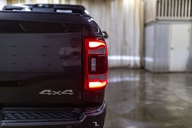 2022 Ram 2500 4x4 Crew Cab Big Horn Diesel Nav Roof BCam Red Deer AB