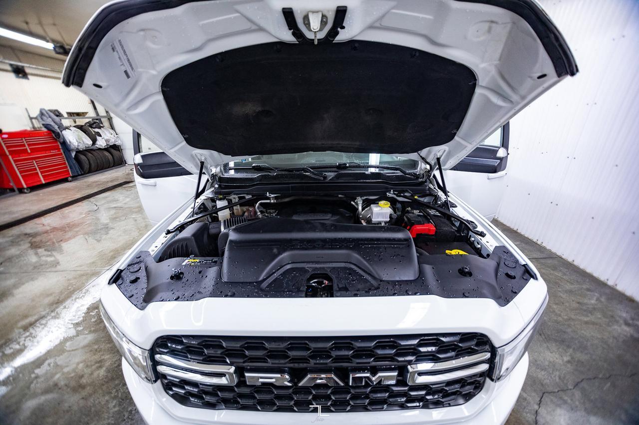 2022 Ram 2500 4x4 Crew Cab Big Horn HEMI BCam Red Deer AB