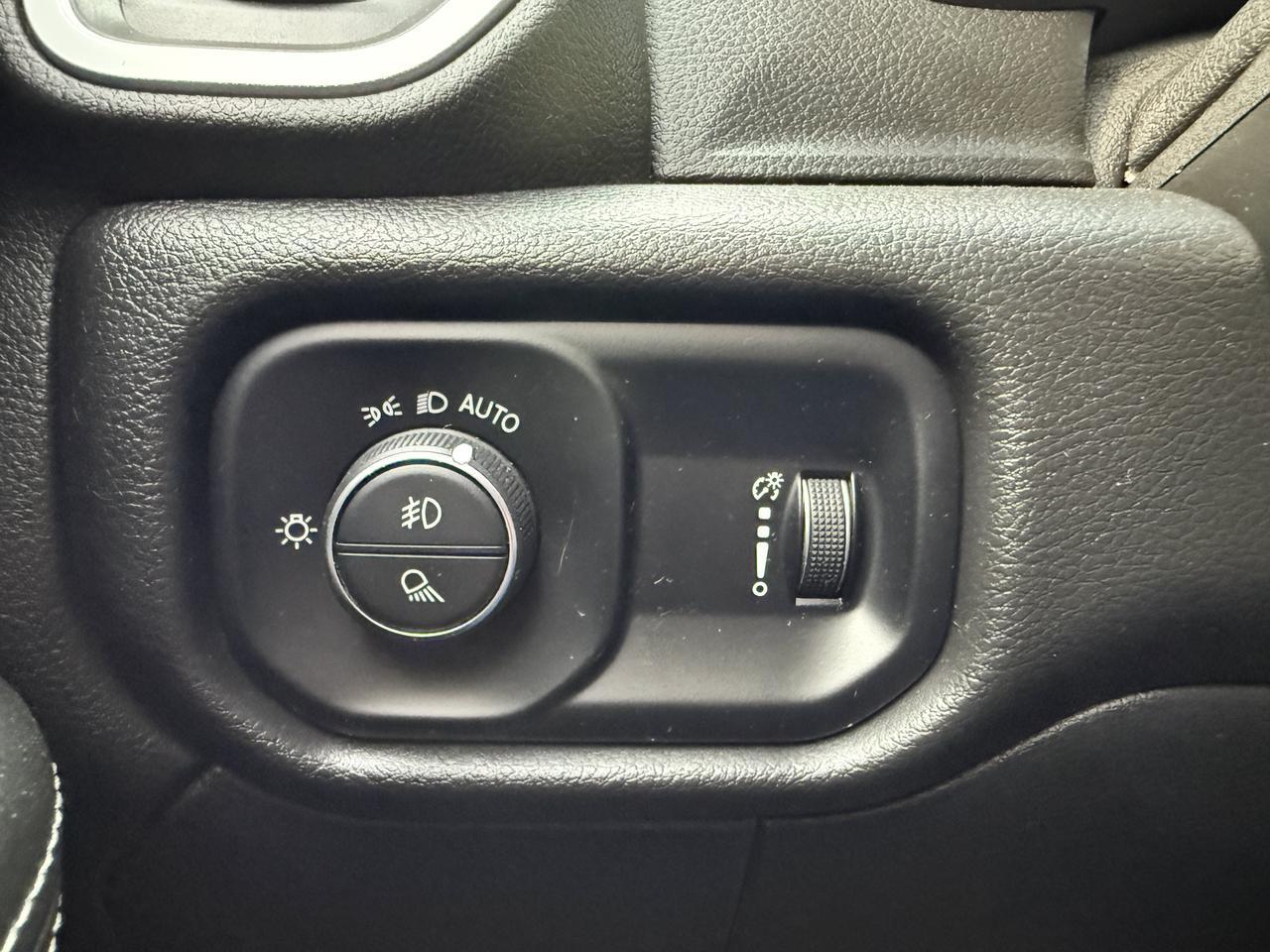 2022 Ram 2500 Big Horn Crew Cab 4x4 | Low KMs | Cummins Diesel | Front Bench | Touchscreen | Remote Start Redwater AB
