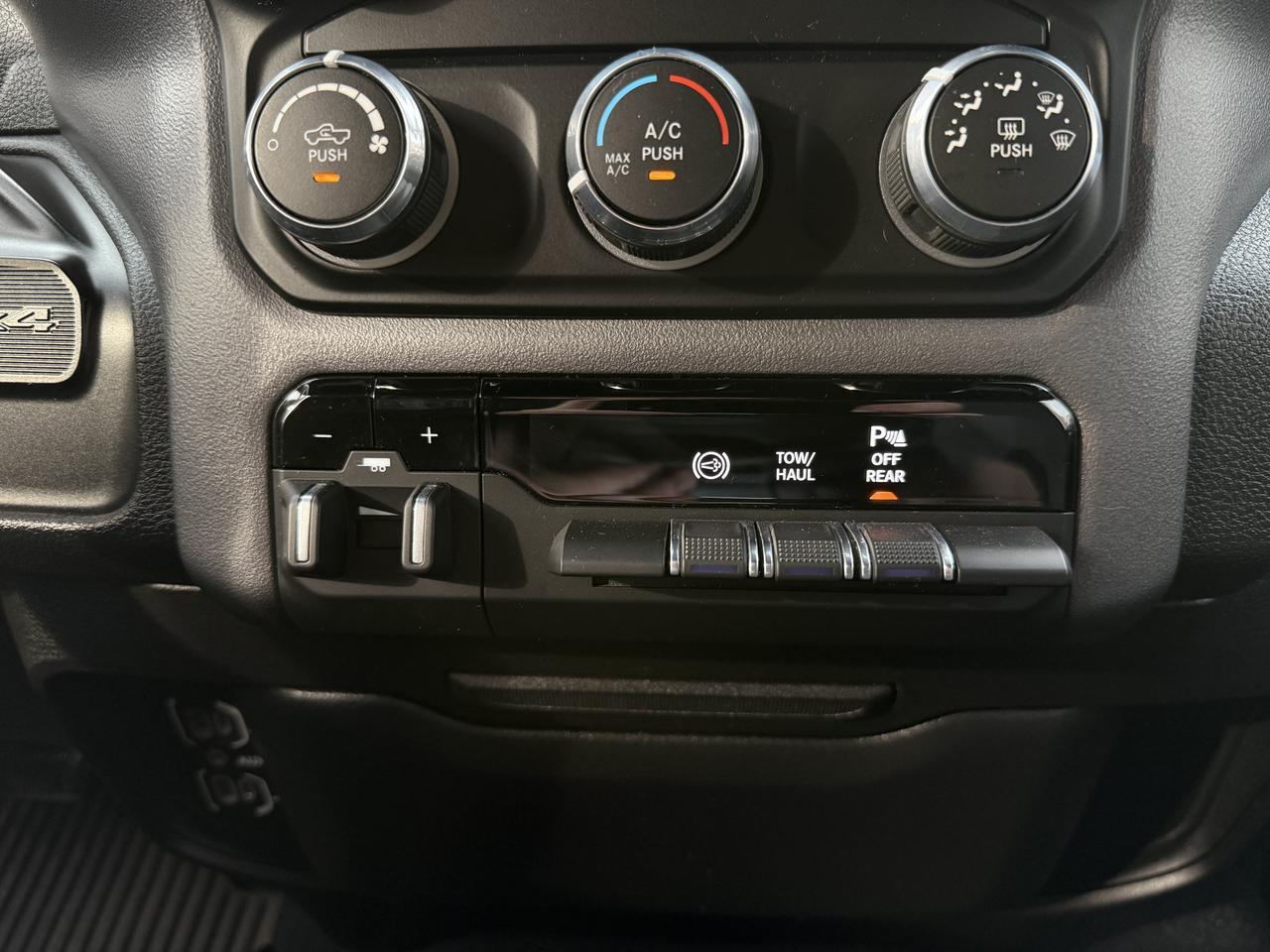 2022 Ram 2500 Big Horn Crew Cab 4x4 | Low KMs | Cummins Diesel | Front Bench | Touchscreen | Remote Start Redwater AB