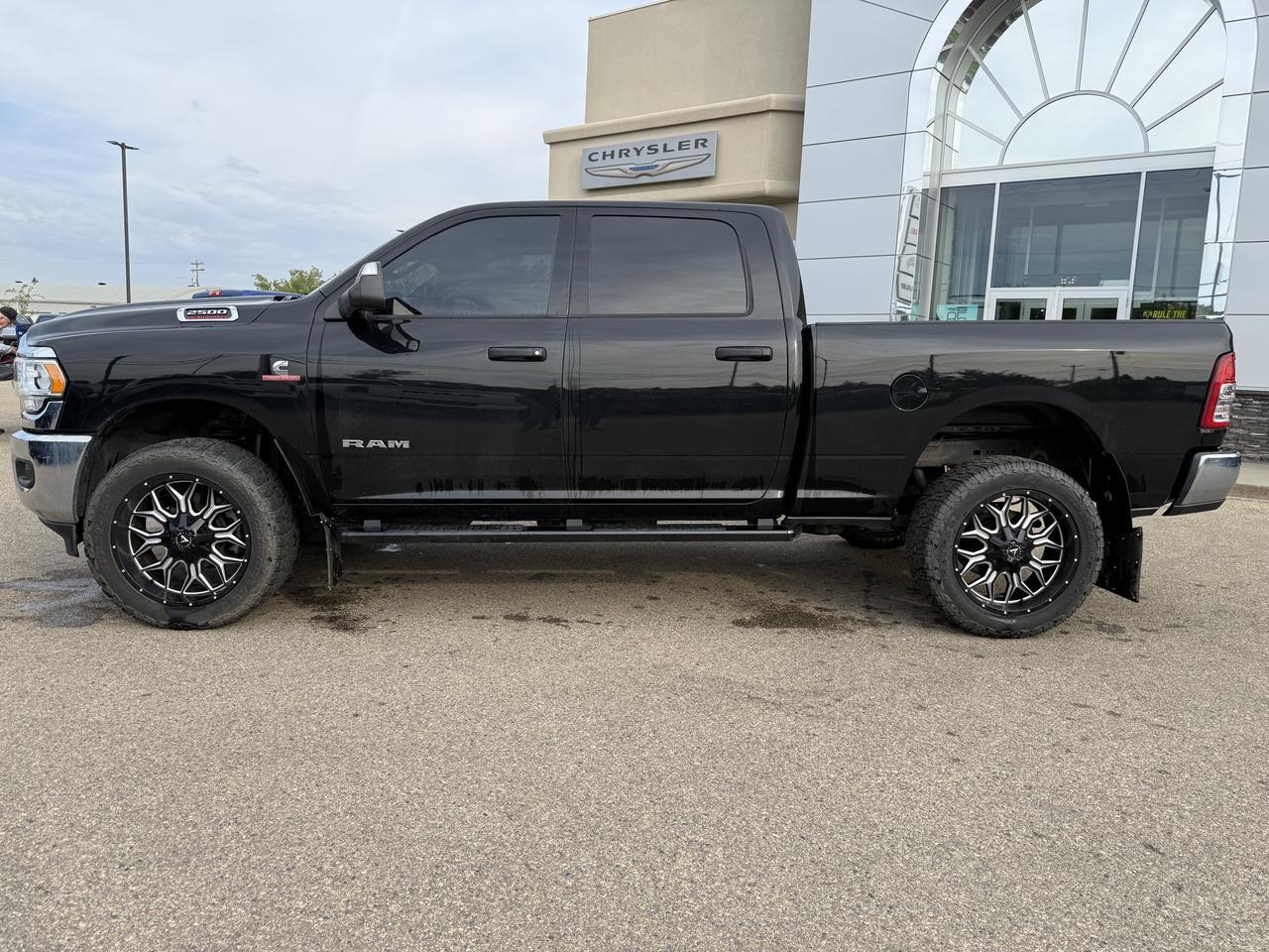 2022 Ram 2500 Big Horn Crew Cab 4x4 | Low KMs | Cummins Diesel | Front Bench | Touchscreen | Remote Start Redwater AB