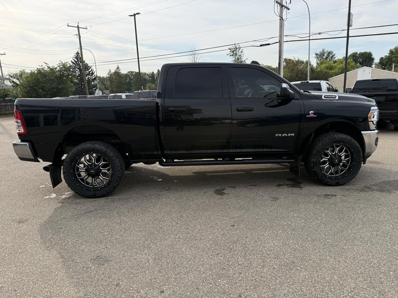 2022 Ram 2500 Big Horn Crew Cab 4x4 | Low KMs | Cummins Diesel | Front Bench | Touchscreen | Remote Start Redwater AB