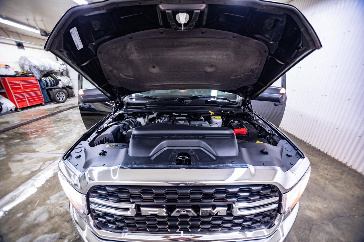 2022 Ram 3500 4x4 Crew Cab Big Horn Diesel AISIN BCam Red Deer AB