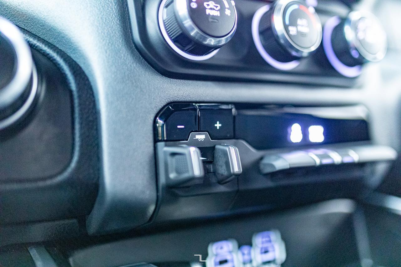 2022 Ram 3500 4x4 Crew Cab Big Horn HEMI BCam Red Deer AB