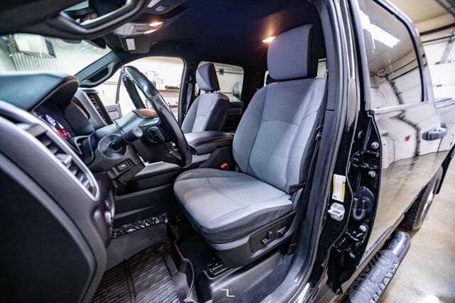 2022 Ram 3500 4x4 Crew Cab Big Horn HEMI BCam Red Deer AB