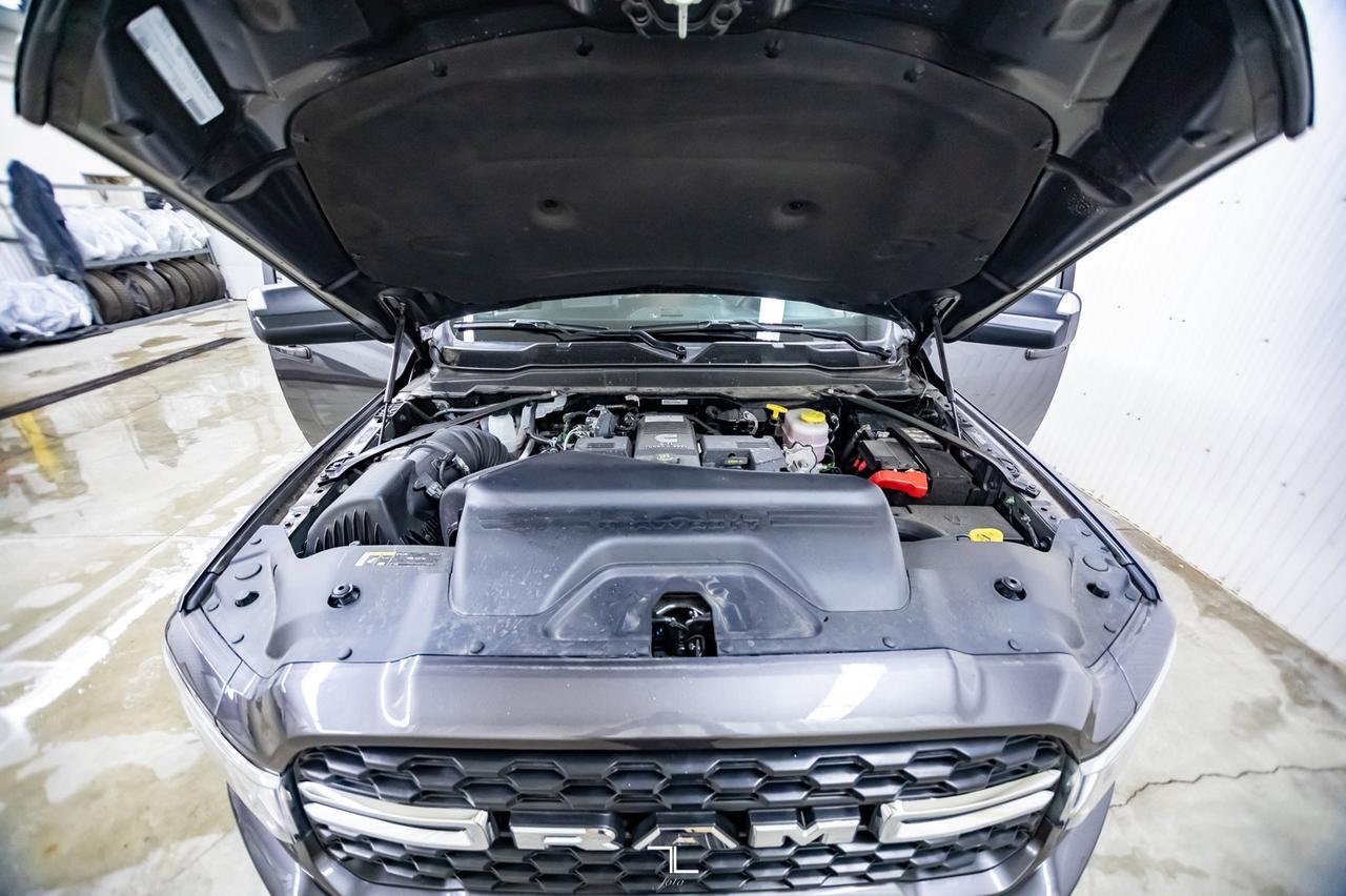 2022 Ram 3500 4x4 Crew Cab Big Horn Longbox Diesel AISIN Nav BCam Red Deer AB