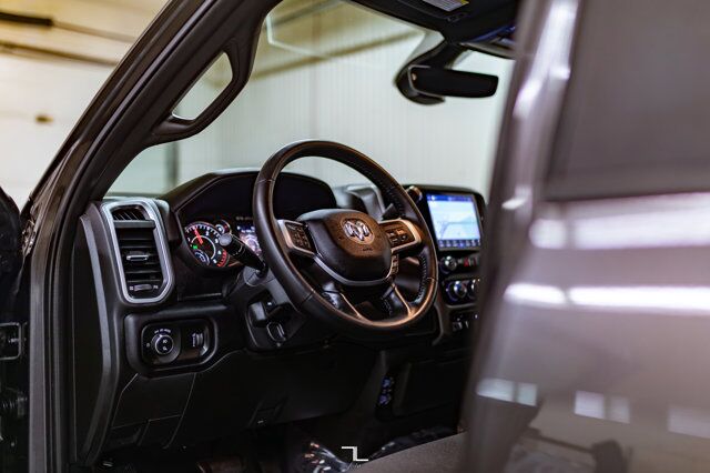 2022 Ram 3500 4x4 Crew Cab Big Horn Longbox Diesel AISIN Nav BCam Red Deer AB