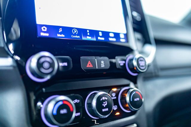 2022 Ram 3500 4x4 Crew Cab Big Horn Longbox Diesel AISIN Nav BCam Red Deer AB