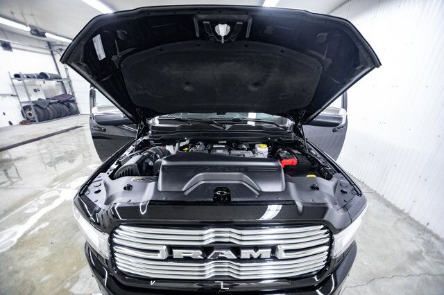 2022 Ram 3500 4x4 Crew Cab Laramie Diesel Leather Nav BCam Red Deer AB