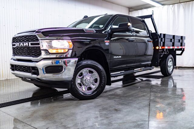 2022 Ram 3500 4x4 Crew Cab Tradesman Deck HEMI BCam Red Deer AB