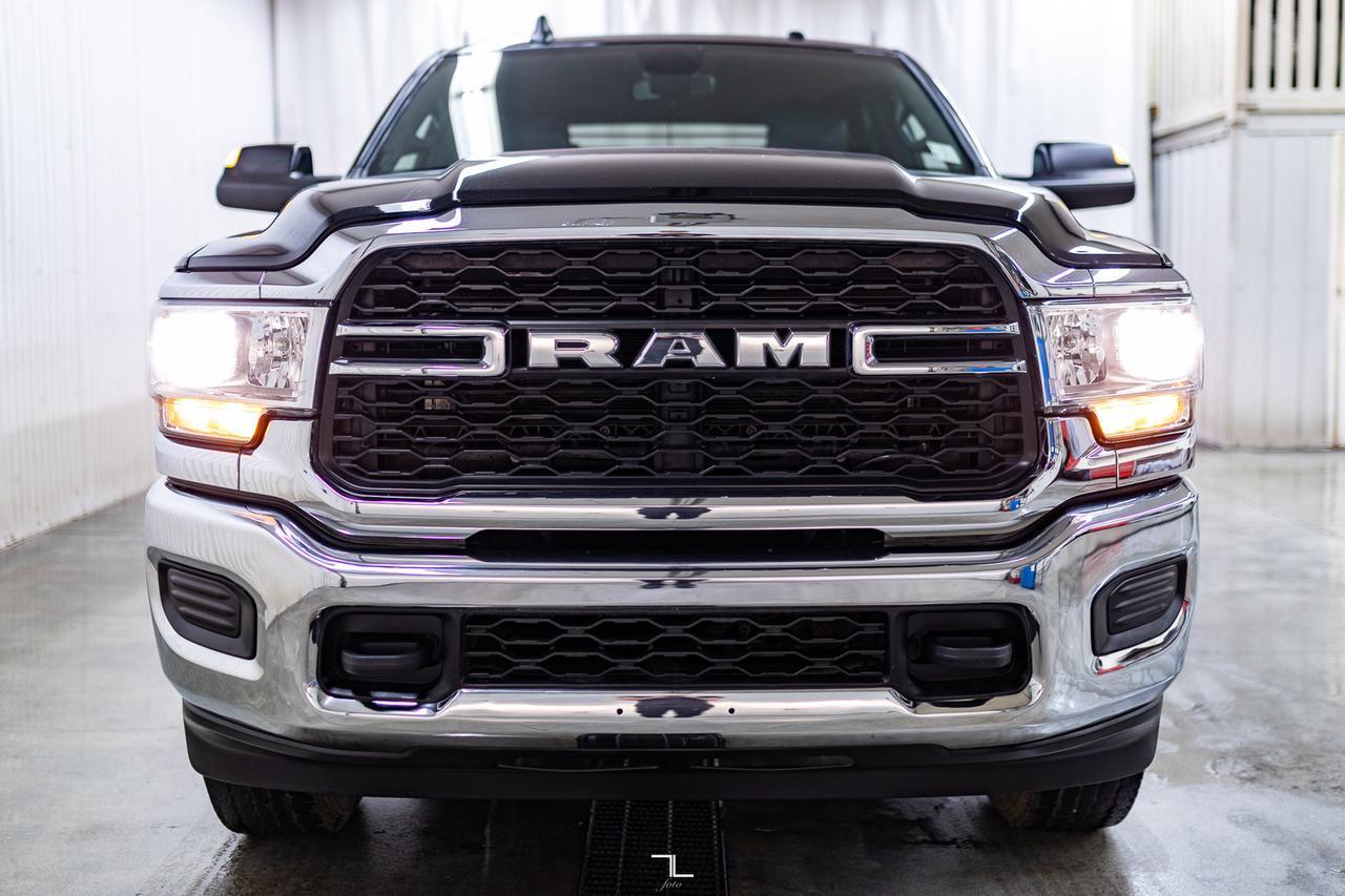 2022 Ram 3500 4x4 Crew Cab Tradesman Deck HEMI BCam Red Deer AB