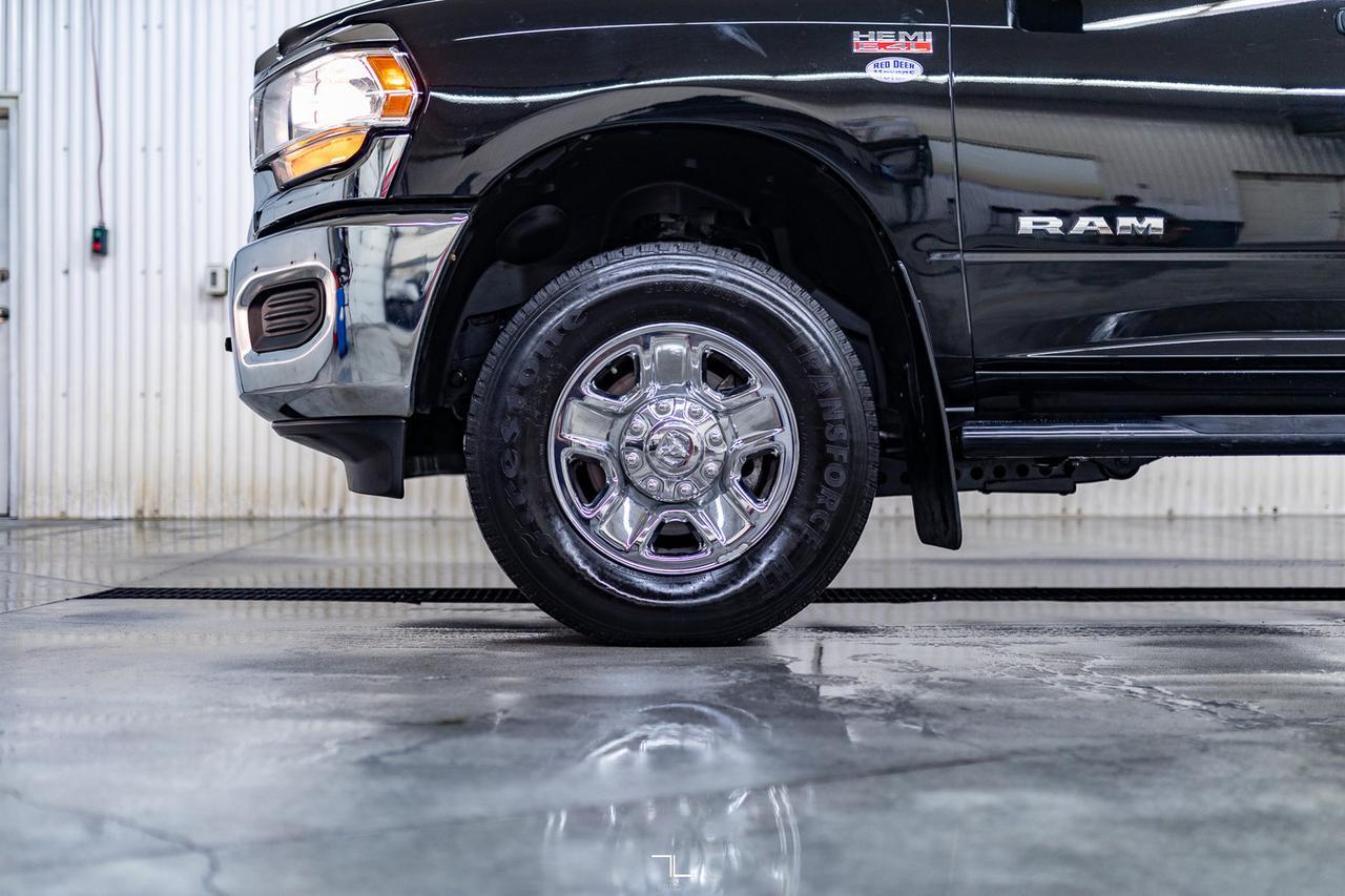 2022 Ram 3500 4x4 Crew Cab Tradesman Deck HEMI BCam Red Deer AB