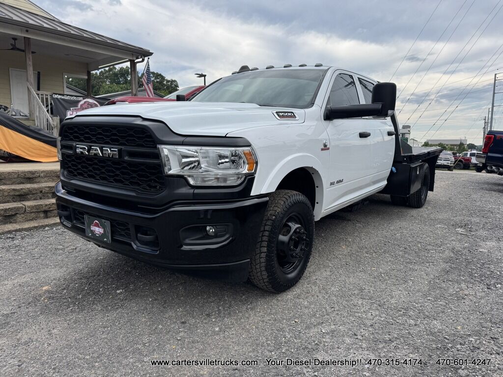 2022 Ram 3500 CAB/Chassis Tradesman 4X4 - FLATBED - DUALLY -