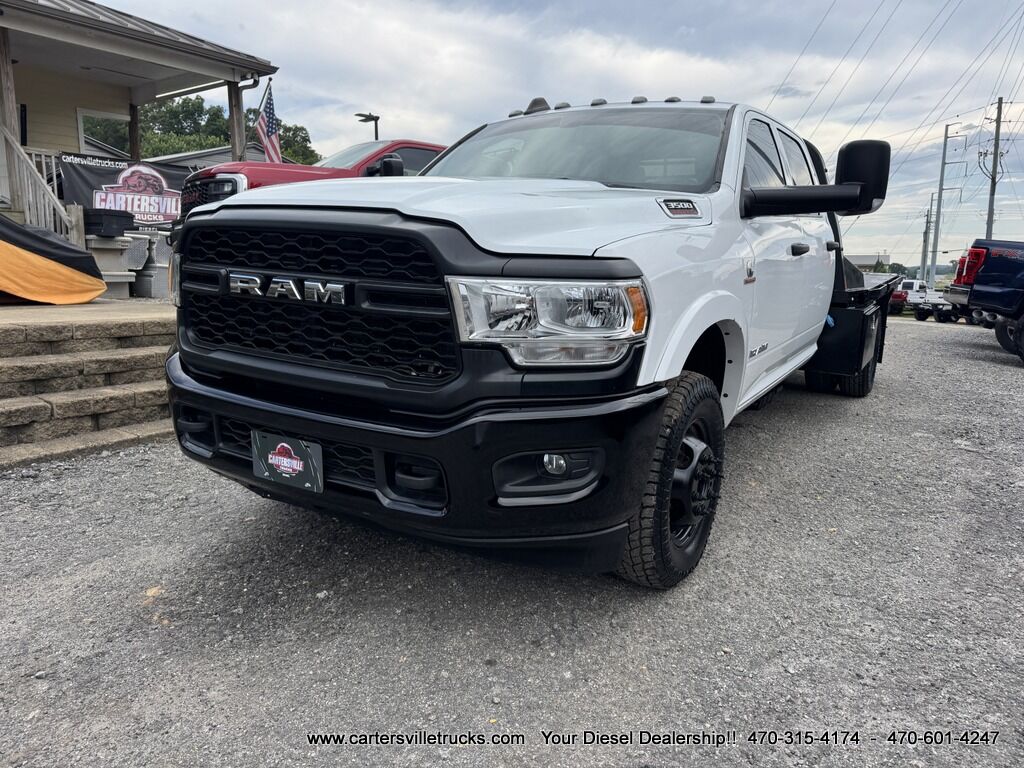 2022 Ram 3500 CAB/Chassis Tradesman 4X4 - FLATBED - DUALLY -