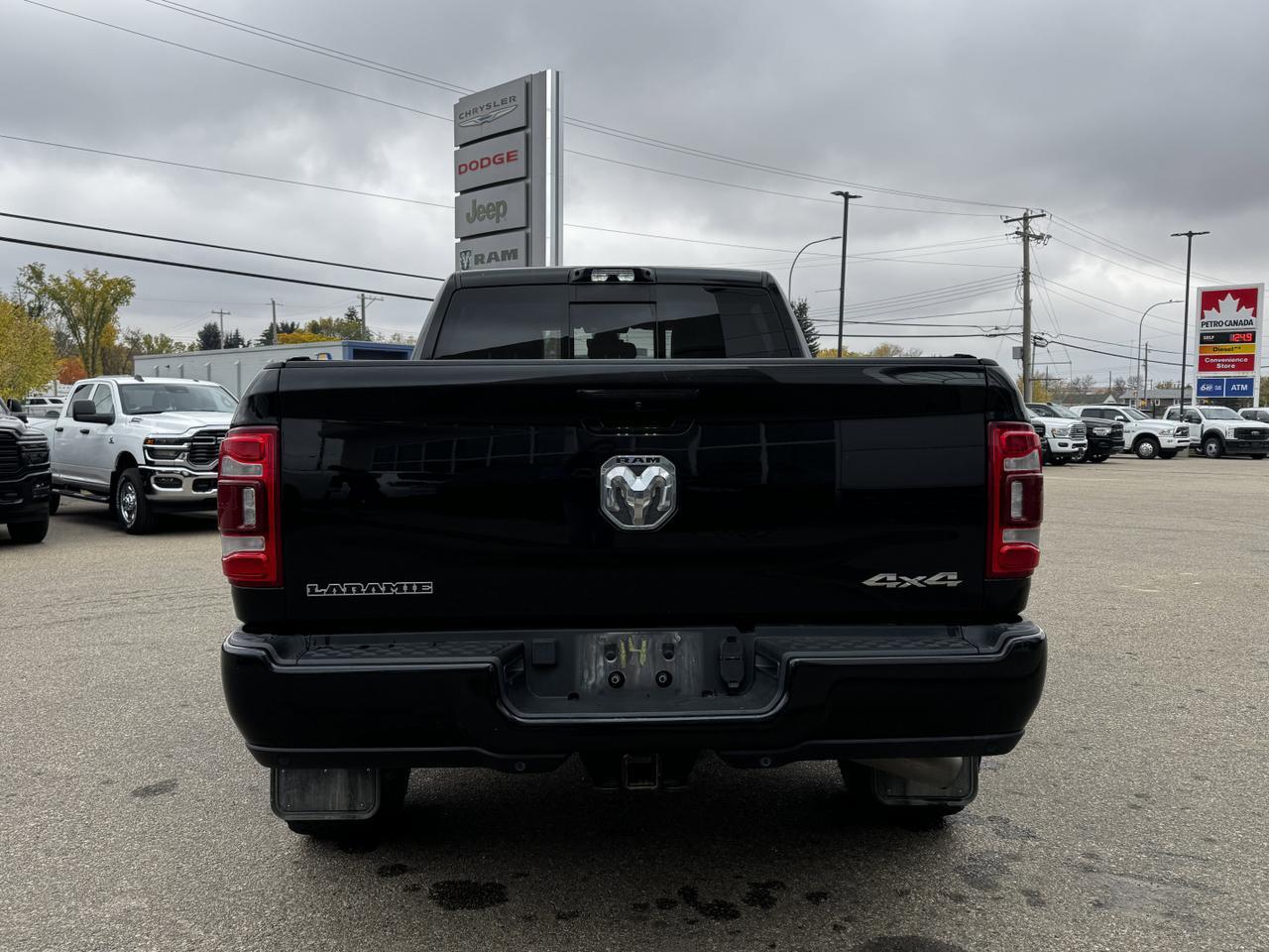 2022 Ram 3500 Laramie Crew Cab | Rig Ready Ram |  Low KMs | Cummins Diesel | Leather | Heated Vented Seats | NAV Redwater AB