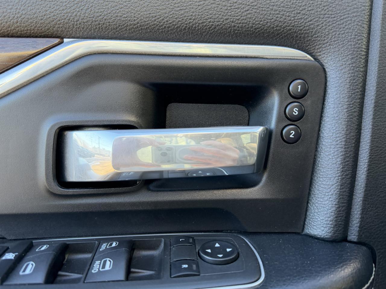 2022 Ram 3500 Laramie Crew Cab 4x4 | Cummins Diesel | Leather | NAV | Heated Vented Seats | Remote Start Redwater AB