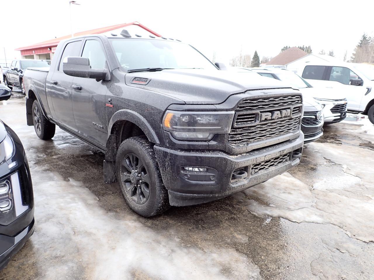 2022 Ram 3500 Limited 4WD MEGA CAB 6'4" BOX *DIESEL**