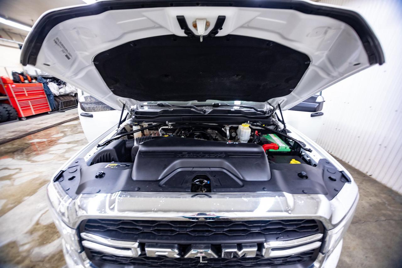 2022 Ram 4500 4x4 Crew Cab Tradesman Deck HEMI BCam Red Deer AB