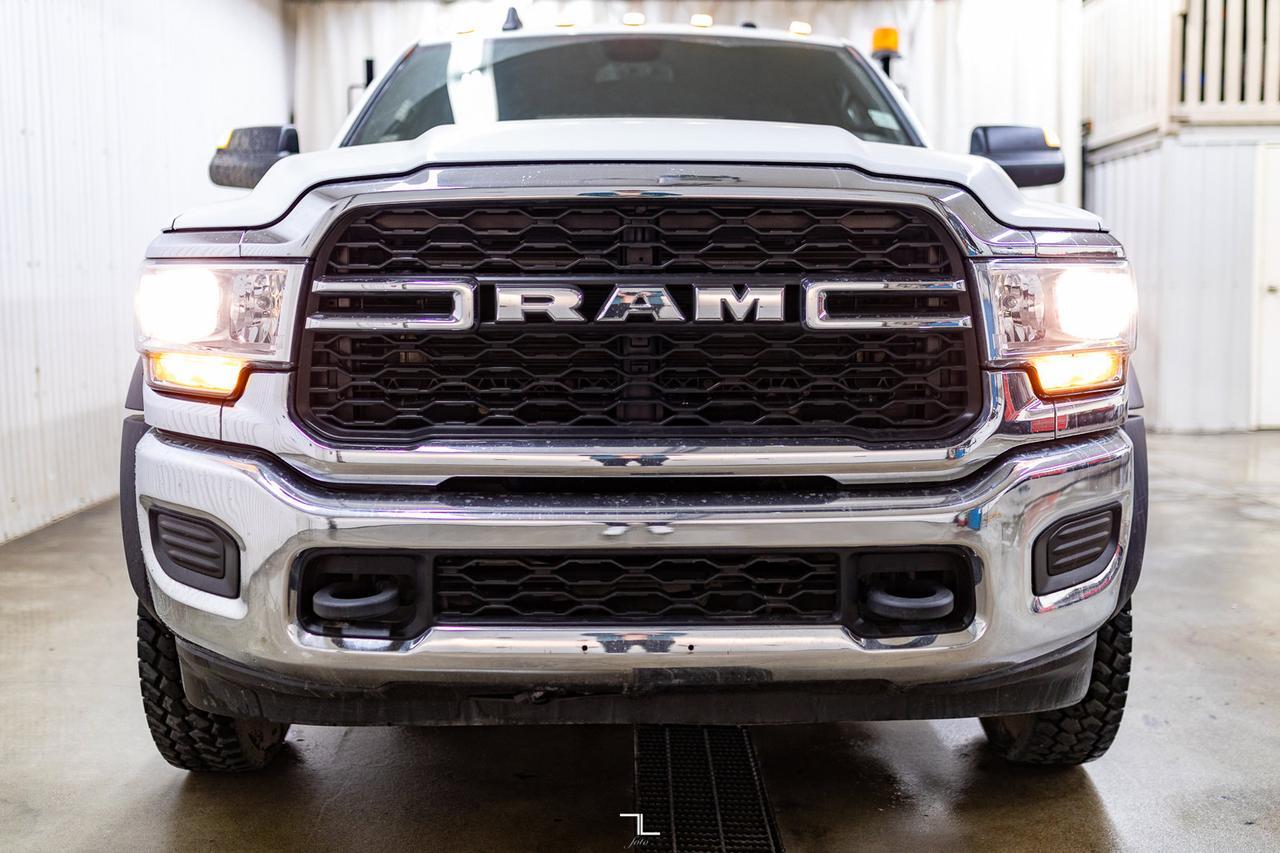 2022 Ram 4500 4x4 Crew Cab Tradesman Deck HEMI BCam Red Deer AB