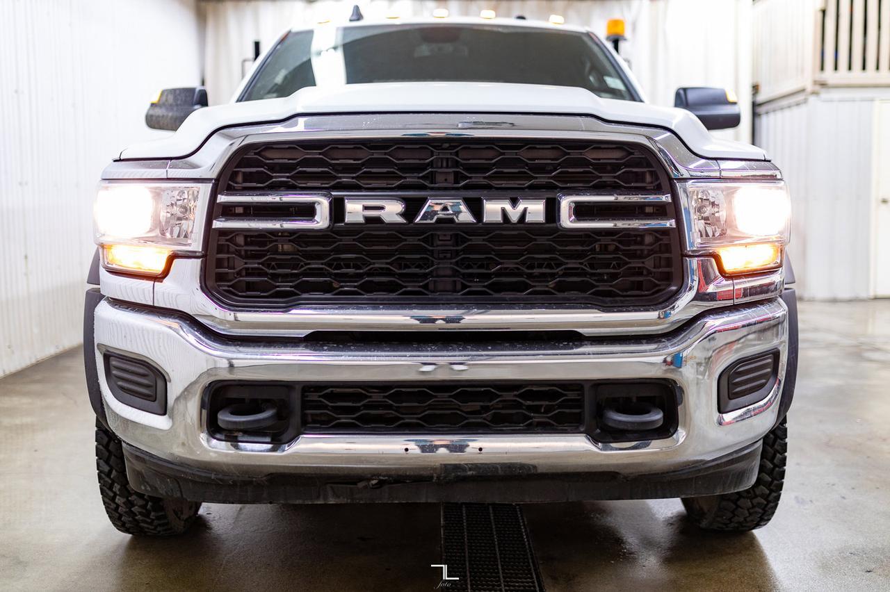 2022 Ram 4500 4x4 Crew Cab Tradesman Deck HEMI BCam Red Deer AB