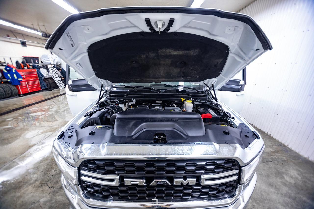 2022 Ram 5500 4x4 Crew Cab SLT Diesel Deck AISIN Red Deer AB