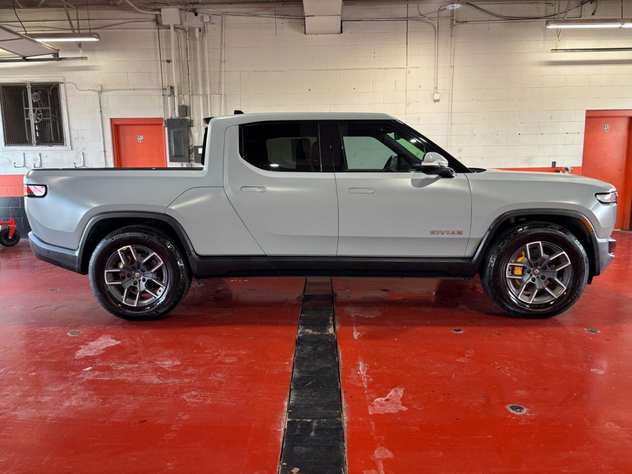 2022 Rivian R1T Adventure Crew Cab AWD