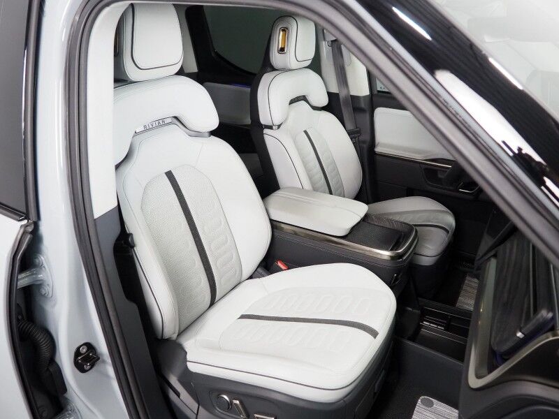 2022 Rivian R1T Adventure Package AWD *QUAD-MOTOR, LARGE BATTERY PACK, NAVIGATION, ADAPTIVE CRUISE, SAFETY ALERTS, 360 VIEW CAMERAS, PANORAMA GLASS ROOF, CLIMATE SEATS, HEATED STEERING, MERIDIAN AUDIO, 21 INCH WHEELS, WIRELESS CHARGING