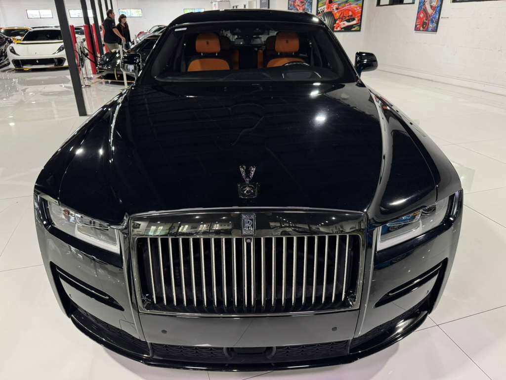 2022 Rolls-Royce Ghost BLACK BADGE!! Mandarin interior/coachline, Bespoke Audio, rear infotainment system AND MUCH MORE!!