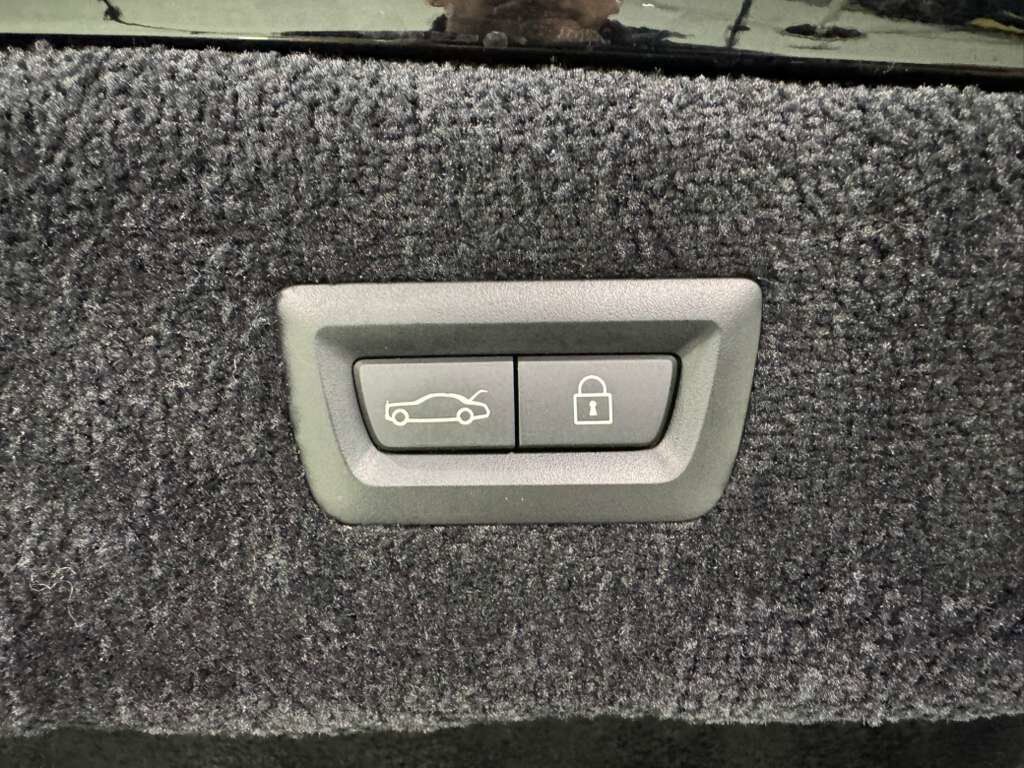 2022 Rolls-Royce Ghost BLACK BADGE!! Mandarin interior/coachline, Bespoke Audio, rear infotainment system AND MUCH MORE!! Fort Lauderdale FL