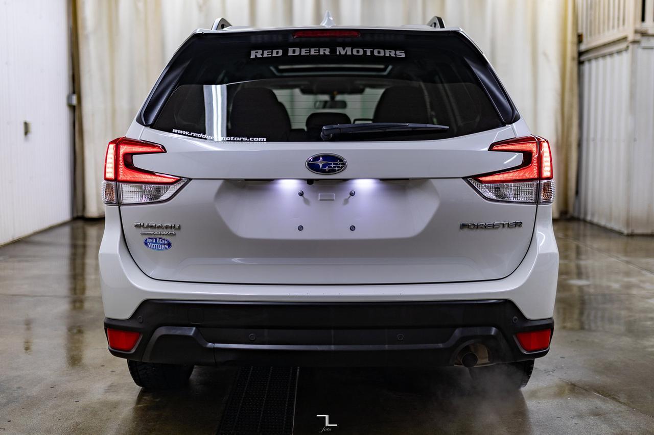 2022 Subaru Forester AWD Touring Roof BCam Red Deer AB