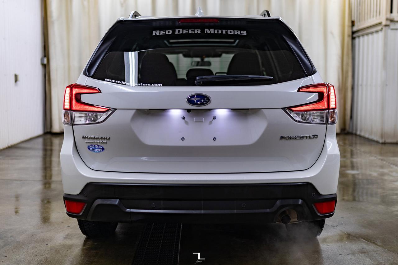 2022 Subaru Forester AWD Touring Roof BCam Red Deer AB