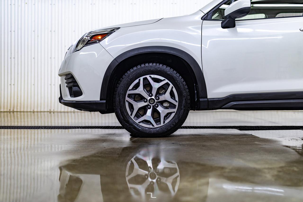 2022 Subaru Forester AWD Touring Roof BCam Red Deer AB