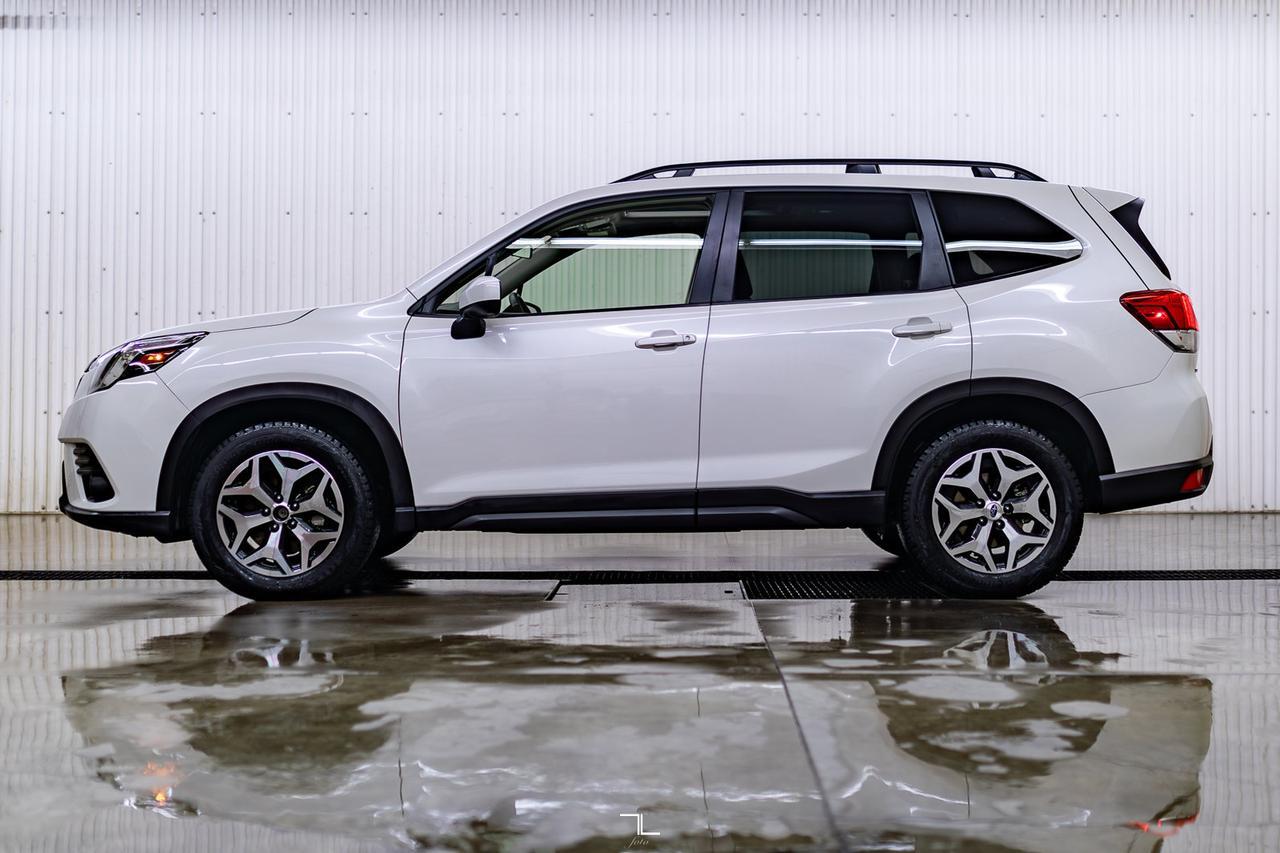 2022 Subaru Forester AWD Touring Roof BCam Red Deer AB
