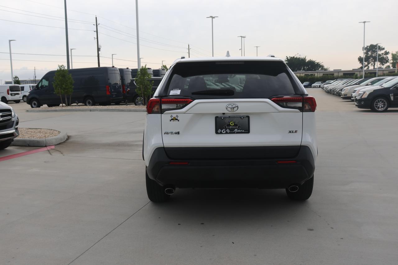 2022 TOYOTA RAV4 XLE Houston TX