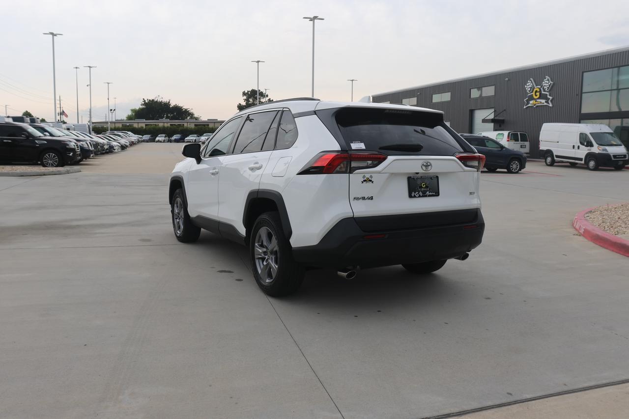 2022 TOYOTA RAV4 XLE Houston TX