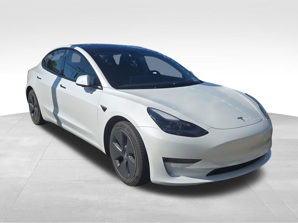 2022 Tesla Model 3 Standard Range Plus's photo