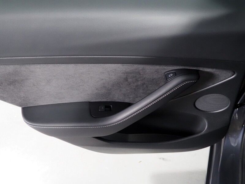 2022 Tesla Model 3 Long Range AWD *AUTOPILOT, NAVIGATION, SAFETY ALERTS, ADAPTIVE CRUISE, SURROUND VIEW CAMERAS, PANORAMA GLASS ROOF, HEATED SEATS/STEERING WHEEL, BLUETOOTH, WIRELESS CHARGING Round Rock TX