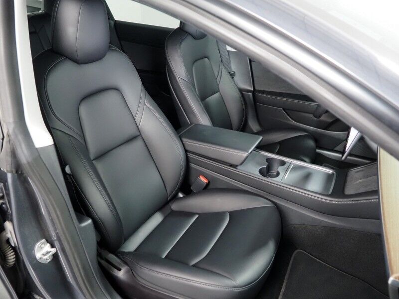 2022 Tesla Model 3 Long Range AWD *AUTOPILOT, NAVIGATION, SAFETY ALERTS, ADAPTIVE CRUISE, SURROUND VIEW CAMERAS, PANORAMA GLASS ROOF, HEATED SEATS/STEERING WHEEL, BLUETOOTH, WIRELESS CHARGING