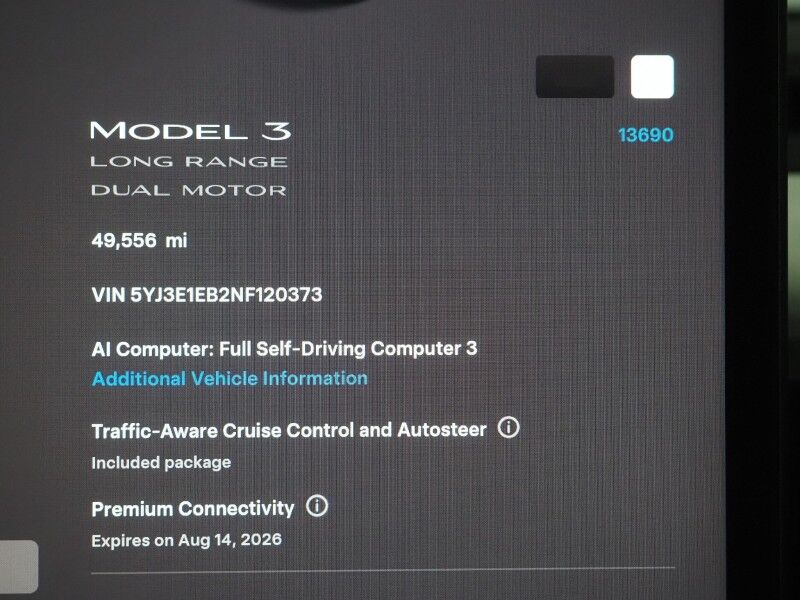 2022 Tesla Model 3 Long Range AWD *TRAFFIC AWARE CRUISE CONTROL, NAVIGATION, SAFETY ALERTS, SURROUND VIEW CAMERAS, PANORAMA GLASS ROOF, HEATED SEATS/STEERING WHEEL, 19 INCH WHEELS, WIRELESS CHARGING