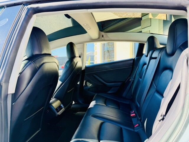 2022 Tesla Model 3 Long Range photo 2