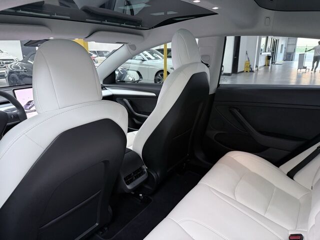 2022 Tesla Model 3 Long Range photo 8
